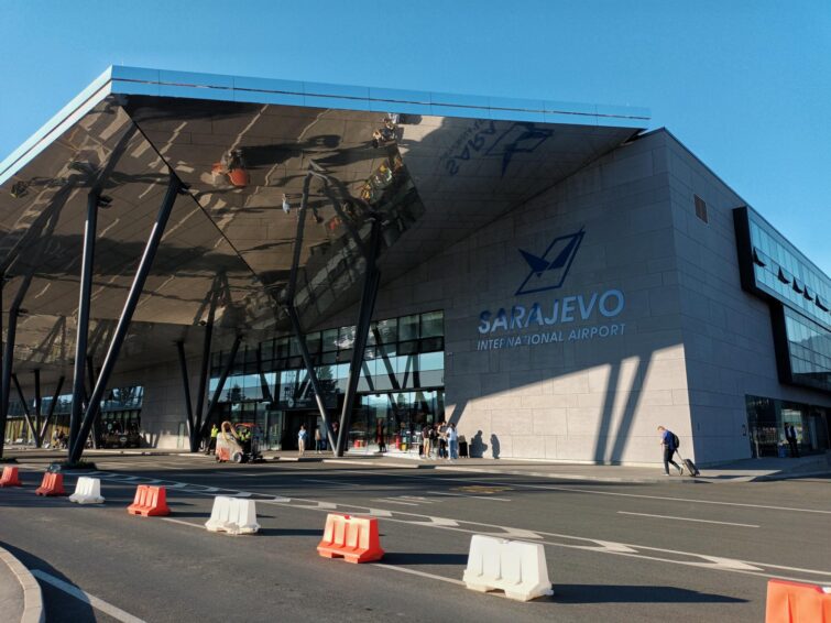 Entrée de l'aéroport de Sarajevo