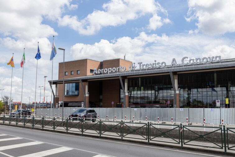 Entrée de l'aéroport de Trévise à Venise