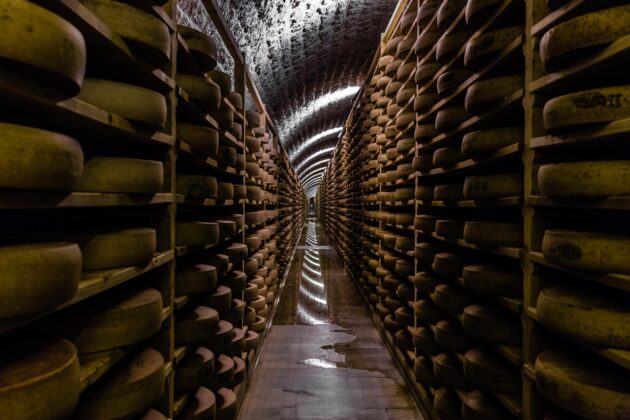 Fabrication du fromage dans le Jura
