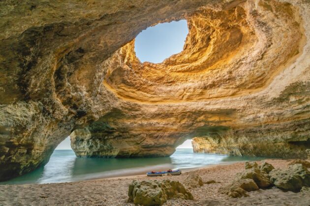 Grottes de Benagil en Algarve au Portugal