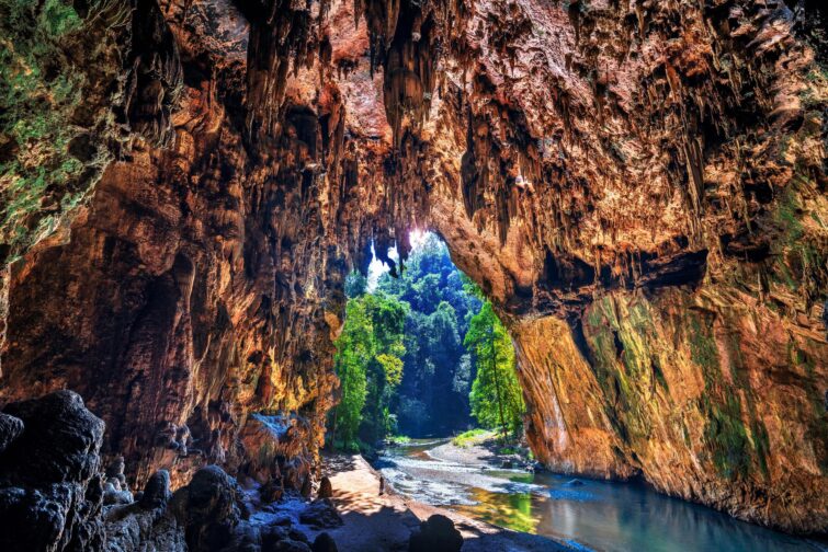 Grottes de Tham Lod en Thaïlande