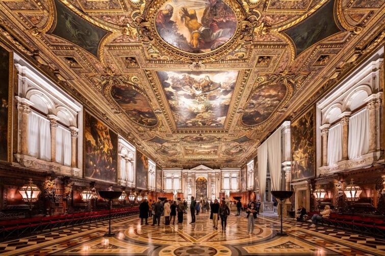 Intérieur de la Scuola Grande de San Rocco à Venise