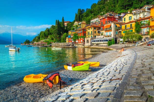 Kayak sur le lac de Côme en Italie