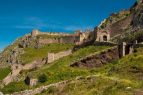 La forteresse perchée d'Acrocorinthe en Grèce