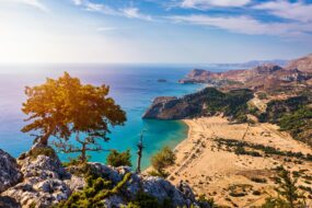 La plage de Tsambika à Rhodes