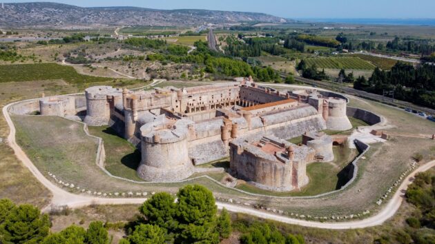 La superbe forteresse de Salses