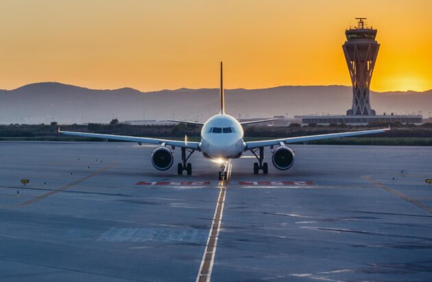L'aéroport El Prat se situe à seulement 15 km du centre-ville de Barcelone
