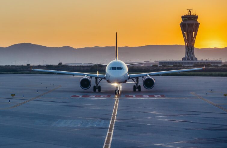 L'aéroport El Prat se situe à seulement 15 km du centre-ville de Barcelone