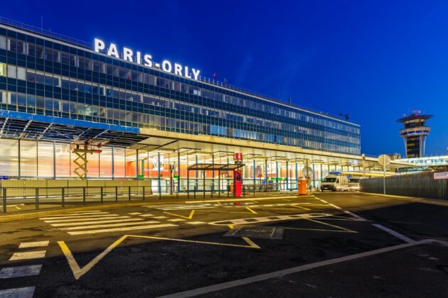 L'aéroport d'Orly est le deuxième plus grand de Paris après celui de Roissy-Charles-de-Gaulle