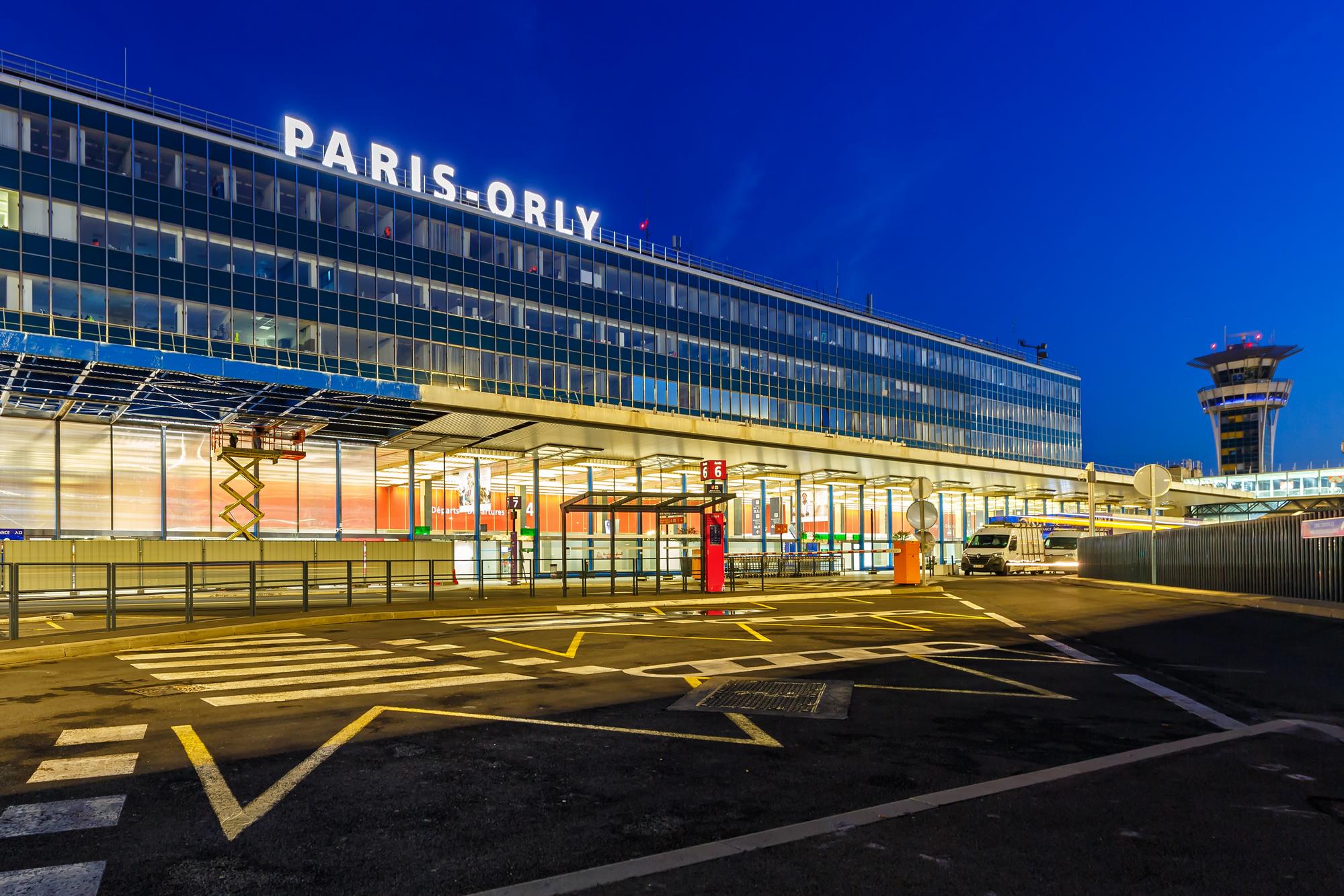 L'aéroport d'Orly est le deuxième plus grand de Paris après celui de Roissy-Charles-de-Gaulle