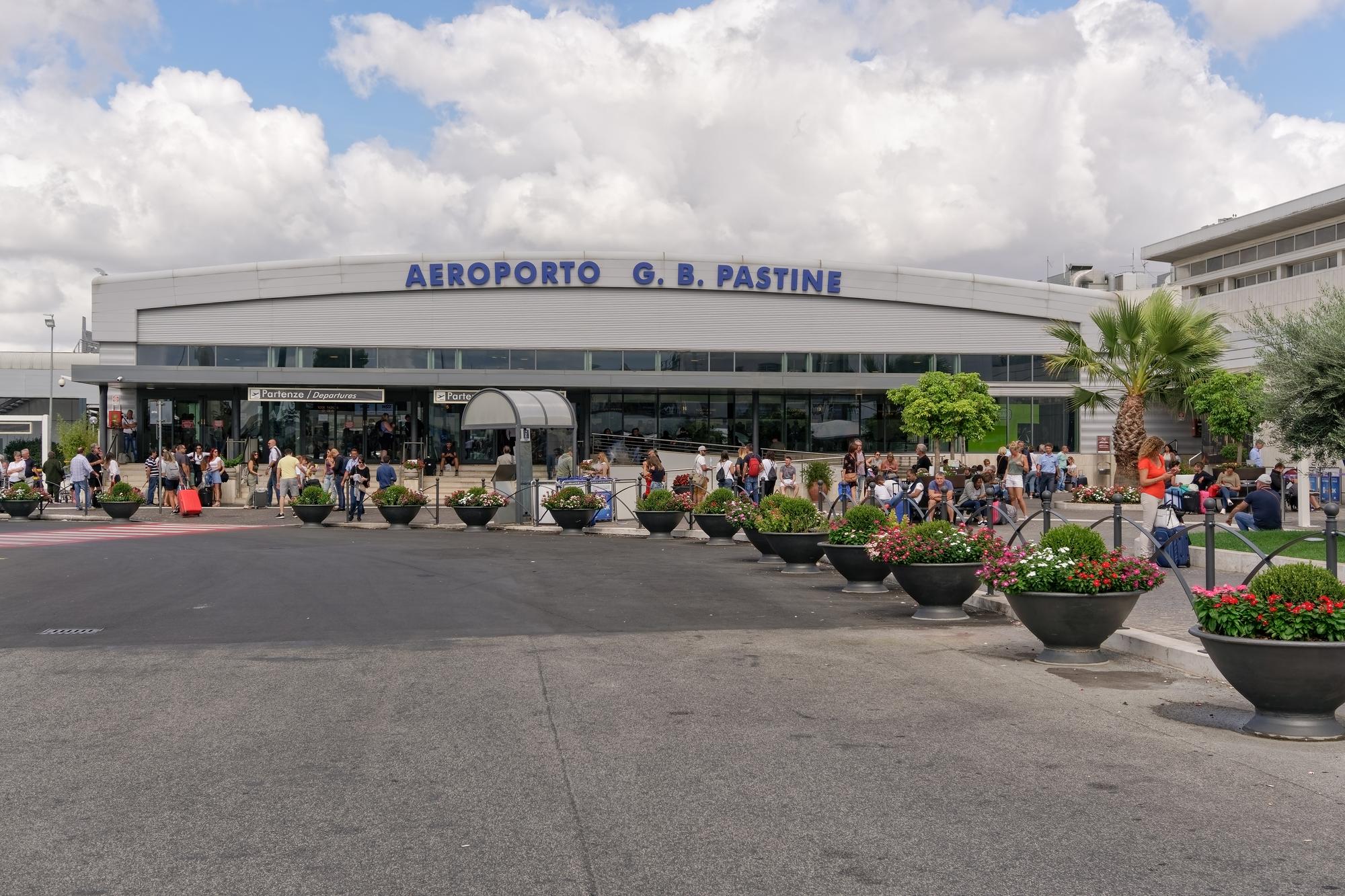L'aéroport de Ciampino est le deuxième plus important de Rome/Entrée de l'aéroport Rome-Ciampino/Entrée de l'aéroport Rome-Ciampino