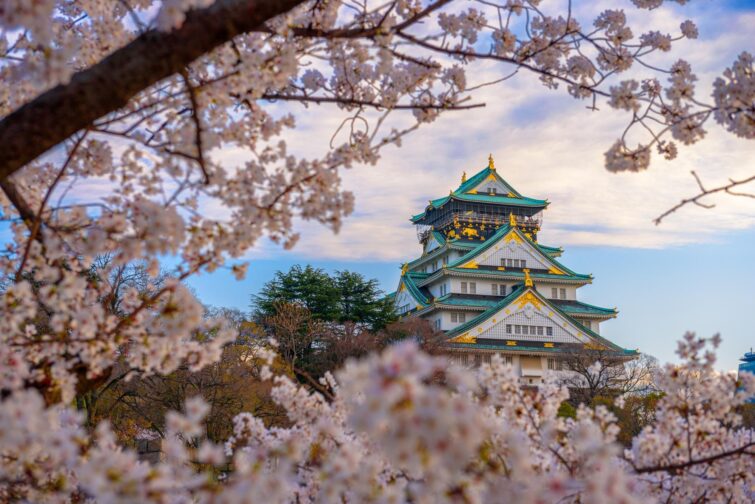 Le Château d'Osaka au Japon