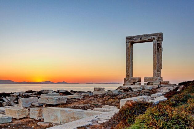 Le Temple d'Apollon (Portara) à Naxos