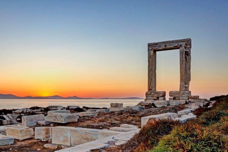Le Temple d'Apollon (Portara) à Naxos