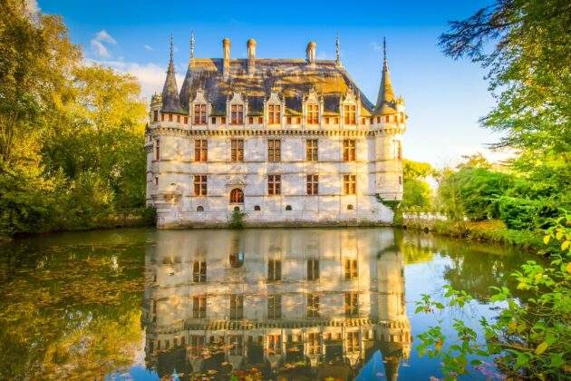 Le château d'Azay-le-Rideau est construit sur une île de l'Indre