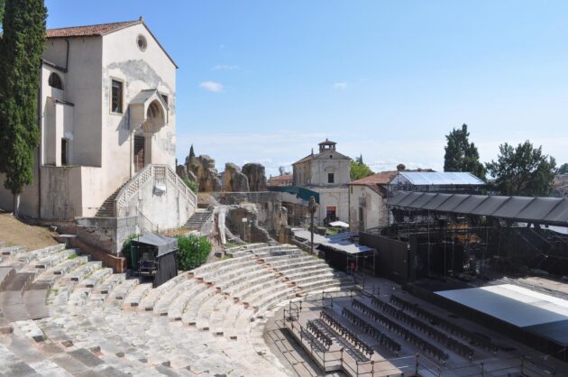 Le théâtre romain de Vérone est situé sur les bords de l'Adige