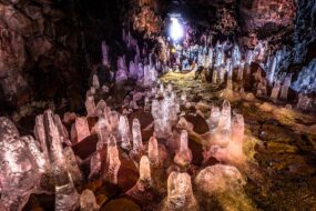 Le tunnel de lave de Raufarhólshellir en Islande