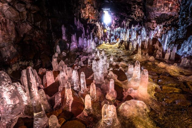 Le tunnel de lave de Raufarhólshellir en Islande