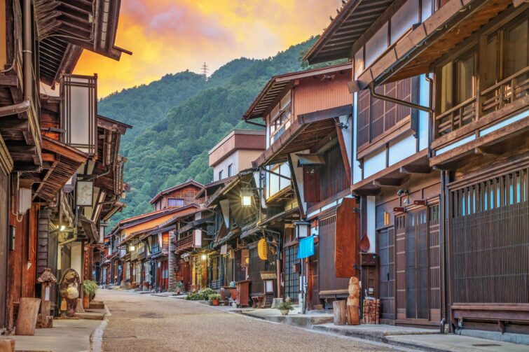 Narai-juku, Nagano, Japon, ville historique avec maisons en bois le long du Nakasendo