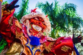 Personnage du Diablo Cojuelo au carnaval de La Vega, République dominicaine