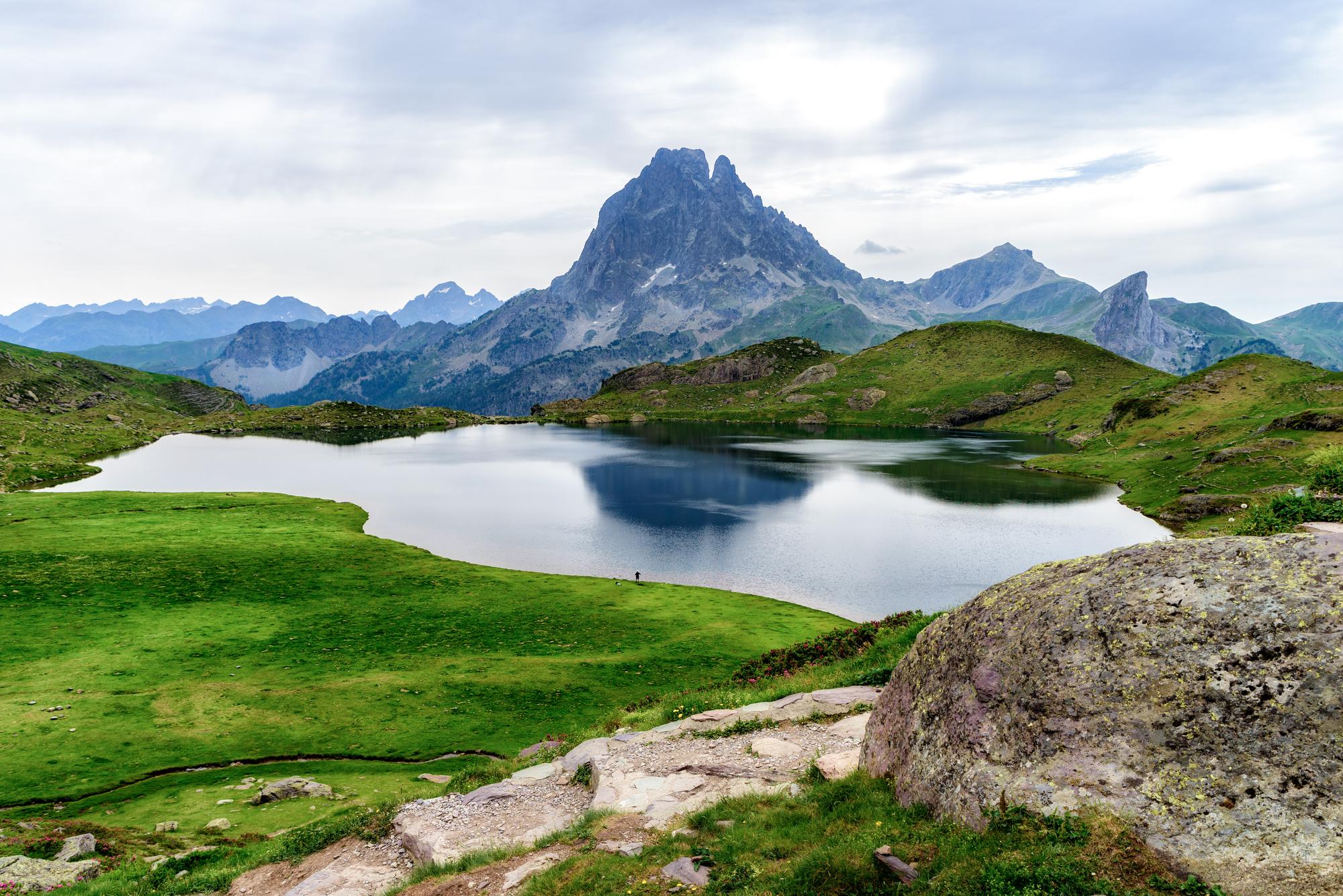Pic du Midi et Lac de Gentau