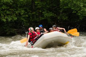 Rafting sur la Nive au Pays basque, France
