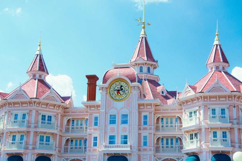 Rejoignez facilement Disneyland Paris depuis Serris