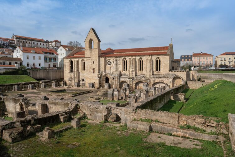 Ruines du monastère Santa Clara-a-Velha à Coimbra, Portugal