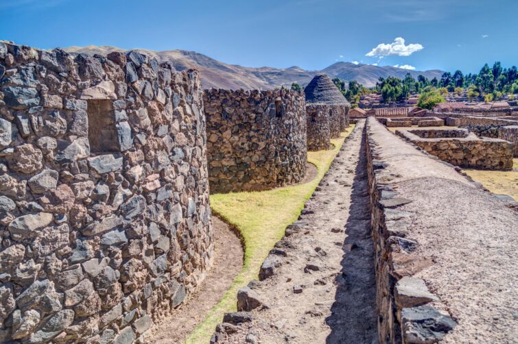Ruines du temple de Wiracocha à Raqch'i, Pérou