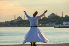Spectacle de Derviches tourneurs à Istanbul en Turquie