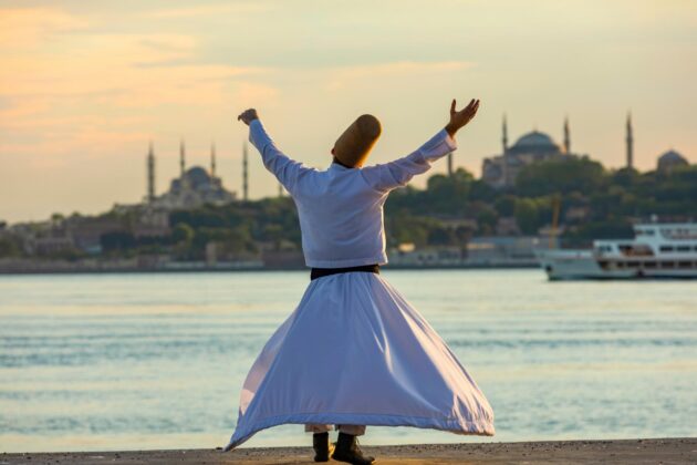 Spectacle de Derviches tourneurs à Istanbul en Turquie