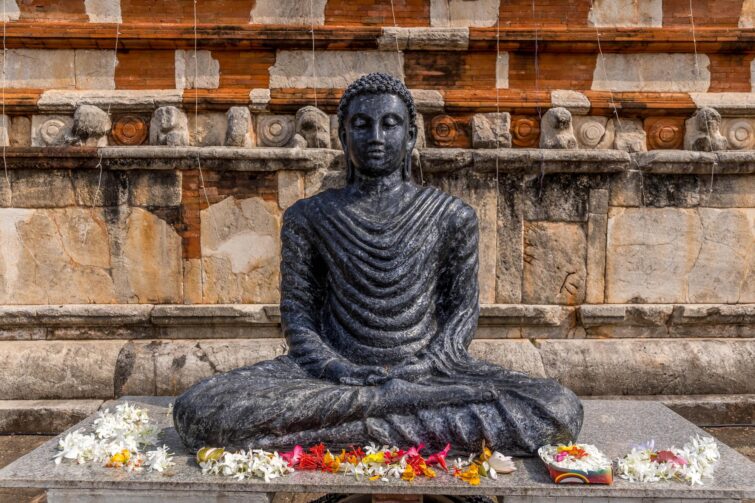 Statue de Bouddha au stupa de Jetavanaramaya à Anuradhapura, Sri Lanka