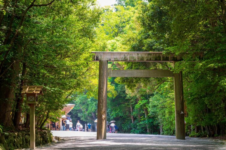 Torii au Sanctuaire d'Ise-jingū au Japon