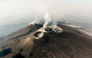 Vol en hélicoptère au-dessus de l'Etna, Sicile
