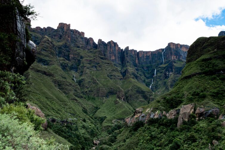 Vue des Tugela Falls dans le Royal Natal National Park, Afrique du Sud