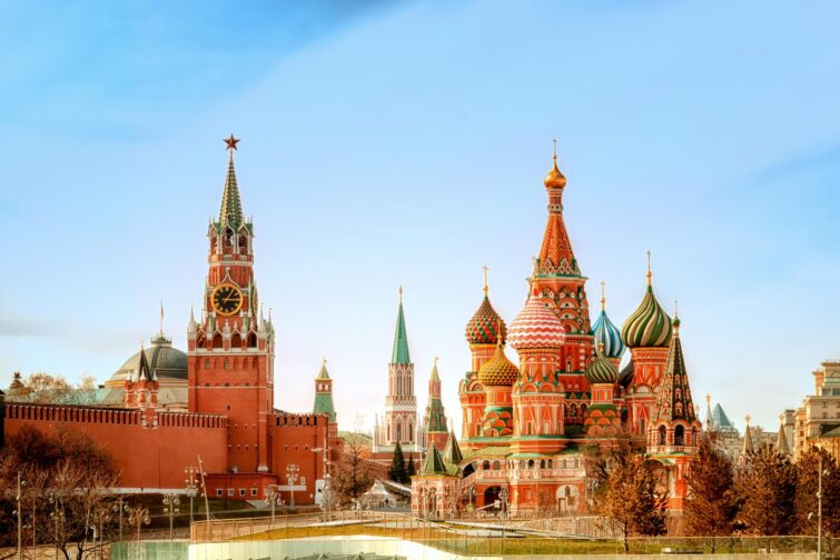 Vue du Kremlin de Moscou et de la cathédrale Saint-Basile en Russie, site du patrimoine mondial de l'UNESCO