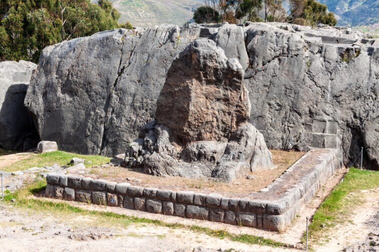 Vue magnifique du complexe archéologique de Q'enco, un site inca au Pérou