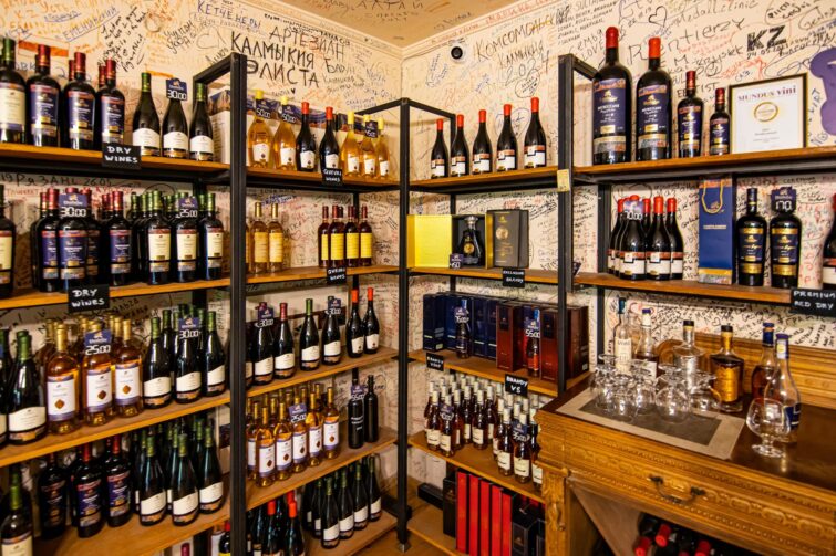 Vue panoramique de Sighnaghi en Géorgie, célèbre pour ses routes des vins et ses vignobles diversifiés
