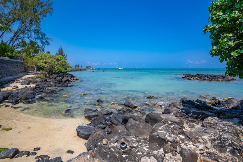 Vue sur la plage de Mont Choisy et l'océan Indien