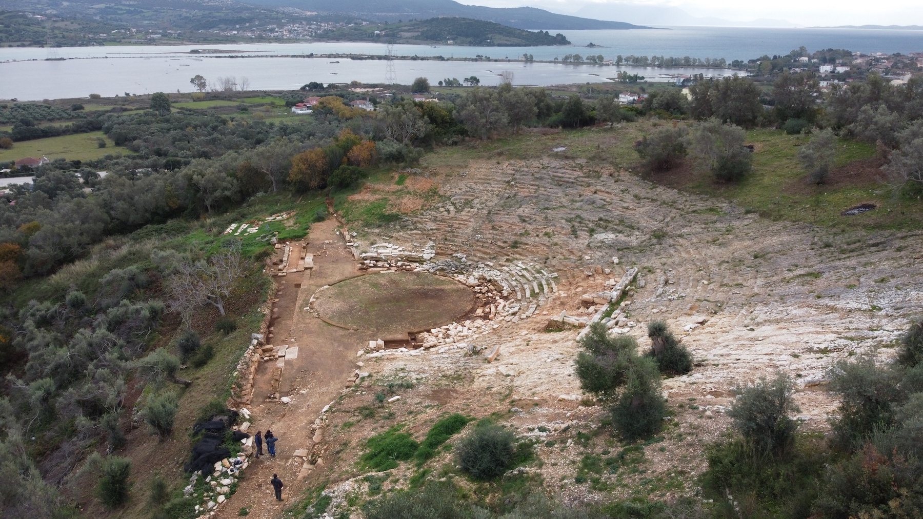 Ancien amphithéâtre de Lefkada avec vue sur la mer, Grèce