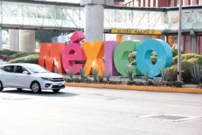 Entrée de l'aéroport international de Mexico