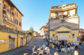 Entree-du-marche-de-Testaccio-a-Rome-Italie