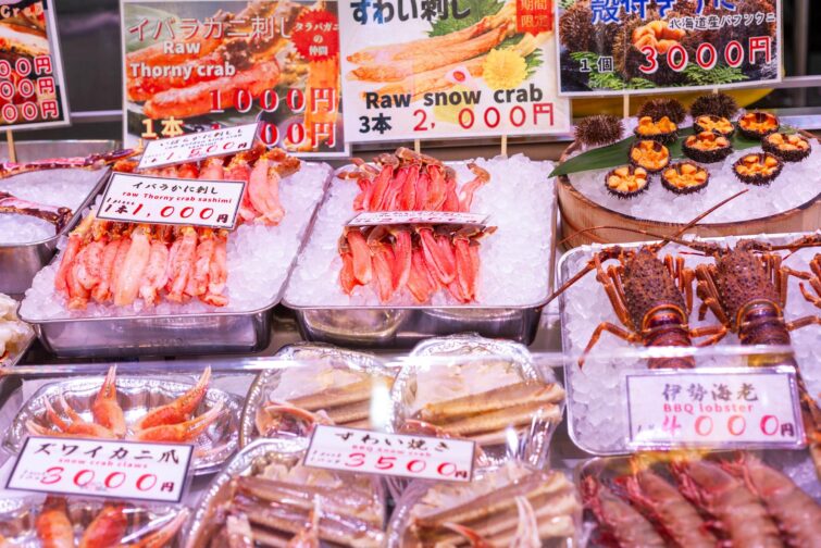 Fruits de mer au marché aux poissons de Tsukiji à Tokyo