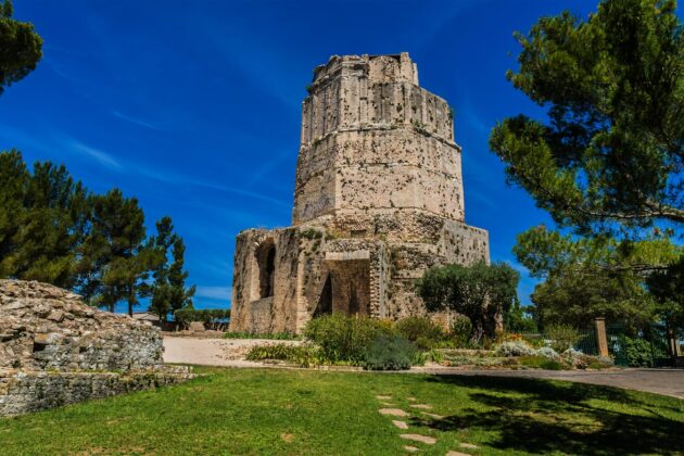 La majestueuse Tour Magne à Nîmes