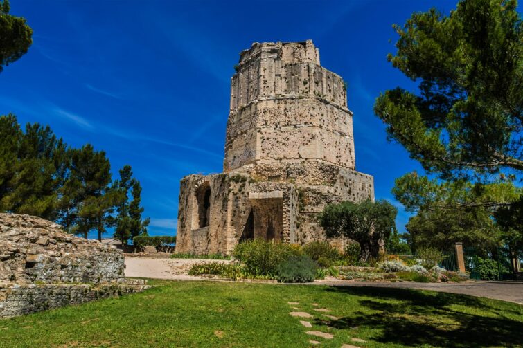 La majestueuse Tour Magne à Nîmes