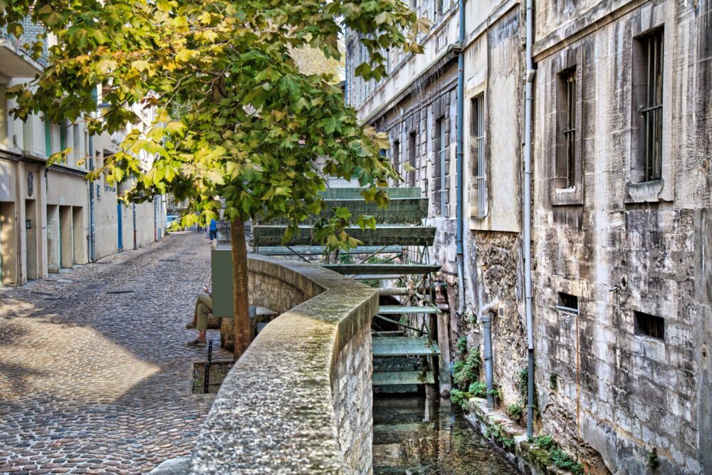 La rue des teinturiers à Avignon