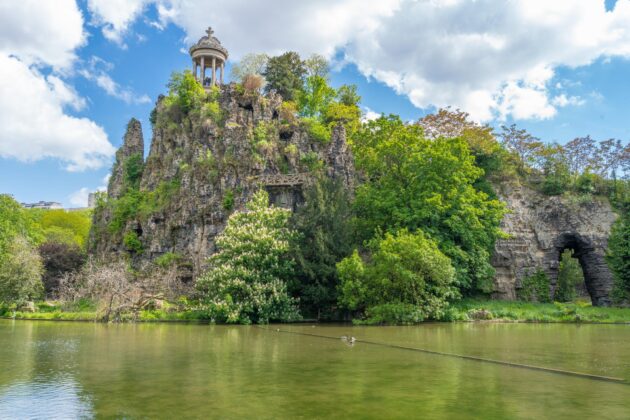 Le Parc des Buttes-Chaumont, Paris, France