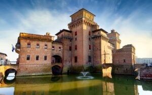 Le très beau château d'Estense à Ferrare en Italie