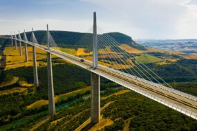 Le viaduc de Millau est devenu une visite incontournable de la vallée du Tarn