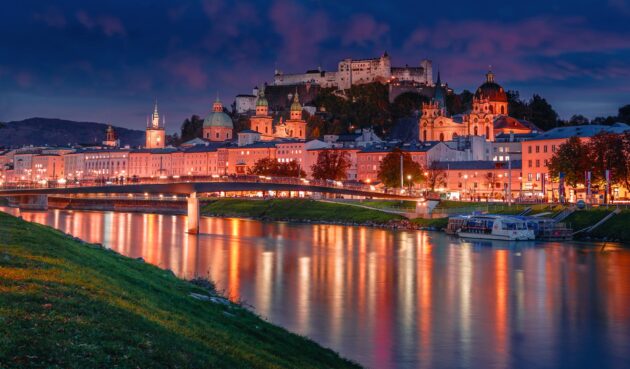 Panorama sur Salzbourg de nuit